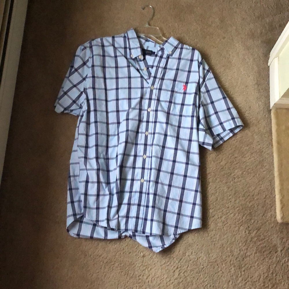 Short sleeve dress shirt